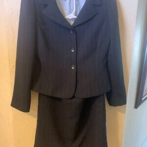 Tahara Women's 2 piece Suit Jacket Skirt Set Navy Pin Stripe Size 10